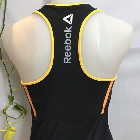 Nwot Reebok ladies workout yoga tank with bra - Picture 5 of 8